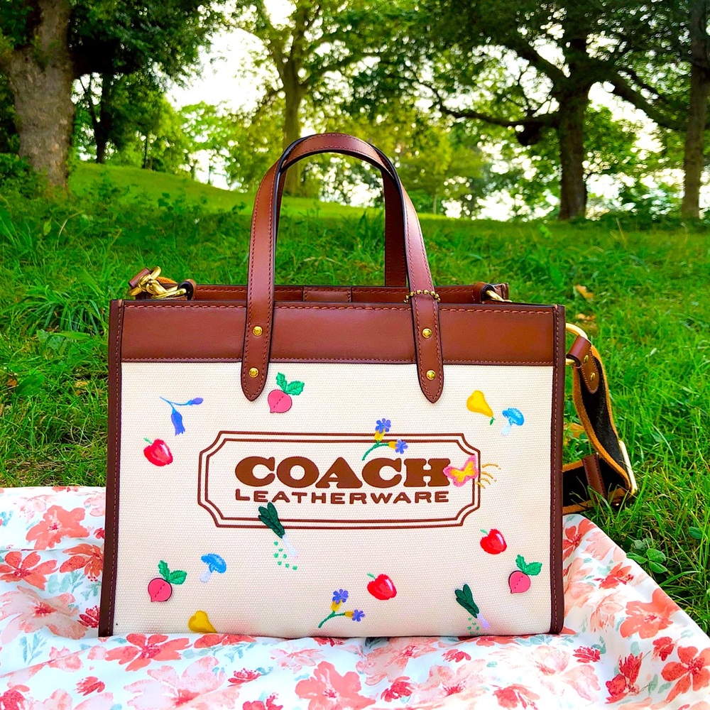 🌼COACH EMBROIDERED FIELD TOTE 30🌸